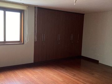 Vendo excelente casa de 3 pisos y 5 dorm. - c.Tnte Romanet, San Isidro
