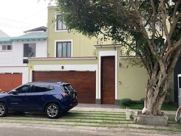 Vendo excelente casa de 3 pisos y 5 dorm. - c.Tnte Romanet, San Isidro