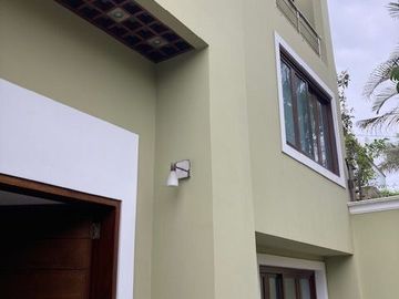 Vendo excelente casa de 3 pisos y 5 dorm. - c.Tnte Romanet, San Isidro