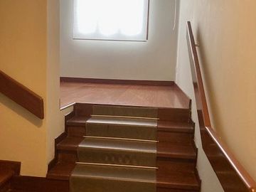 Vendo excelente casa de 3 pisos y 5 dorm. - c.Tnte Romanet, San Isidro