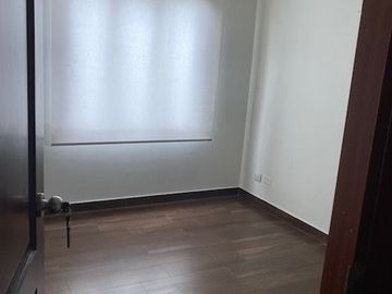 Vendo excelente casa de 3 pisos y 5 dorm. - c.Tnte Romanet, San Isidro