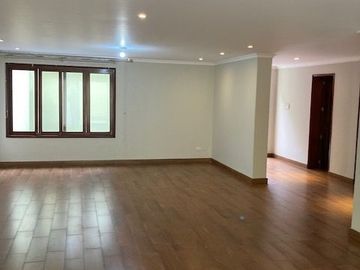 Vendo excelente casa de 3 pisos y 5 dorm. - c.Tnte Romanet, San Isidro