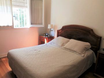 VENDE HERMOSA CASA EN BARRIO LAS LILAS, PROVIDENCIA, CALLE COPIHUE, 4 DORMITORIOS, 2 BAÑOS, ESTACIONAMIENTO