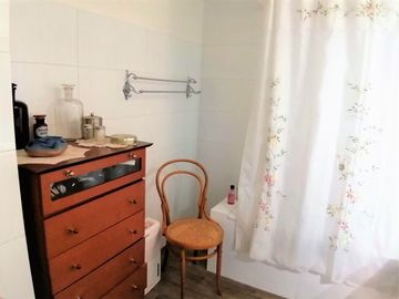 VENDE HERMOSA CASA EN BARRIO LAS LILAS, PROVIDENCIA, CALLE COPIHUE, 4 DORMITORIOS, 2 BAÑOS, ESTACIONAMIENTO
