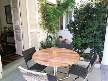 VENDE HERMOSA CASA EN BARRIO LAS LILAS, PROVIDENCIA, CALLE COPIHUE, 4 DORMITORIOS, 2 BAÑOS, ESTACIONAMIENTO