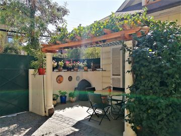 VENDE HERMOSA CASA EN BARRIO LAS LILAS, PROVIDENCIA, CALLE COPIHUE, 4 DORMITORIOS, 2 BAÑOS, ESTACIONAMIENTO