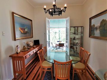 VENDE HERMOSA CASA EN BARRIO LAS LILAS, PROVIDENCIA, CALLE COPIHUE, 4 DORMITORIOS, 2 BAÑOS, ESTACIONAMIENTO