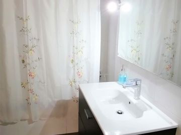 VENDE HERMOSA CASA EN BARRIO LAS LILAS, PROVIDENCIA, CALLE COPIHUE, 4 DORMITORIOS, 2 BAÑOS, ESTACIONAMIENTO