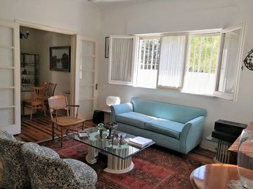VENDE HERMOSA CASA EN BARRIO LAS LILAS, PROVIDENCIA, CALLE COPIHUE, 4 DORMITORIOS, 2 BAÑOS, ESTACIONAMIENTO