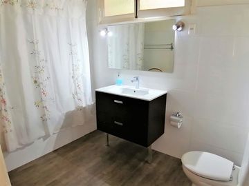 VENDE HERMOSA CASA EN BARRIO LAS LILAS, PROVIDENCIA, CALLE COPIHUE, 4 DORMITORIOS, 2 BAÑOS, ESTACIONAMIENTO