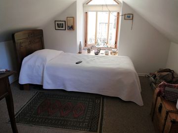 VENDE HERMOSA CASA EN BARRIO LAS LILAS, PROVIDENCIA, CALLE COPIHUE, 4 DORMITORIOS, 2 BAÑOS, ESTACIONAMIENTO