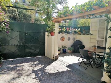 VENDE HERMOSA CASA EN BARRIO LAS LILAS, PROVIDENCIA, CALLE COPIHUE, 4 DORMITORIOS, 2 BAÑOS, ESTACIONAMIENTO