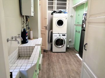 VENDE HERMOSA CASA EN BARRIO LAS LILAS, PROVIDENCIA, CALLE COPIHUE, 4 DORMITORIOS, 2 BAÑOS, ESTACIONAMIENTO