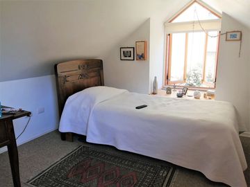 VENDE HERMOSA CASA EN BARRIO LAS LILAS, PROVIDENCIA, CALLE COPIHUE, 4 DORMITORIOS, 2 BAÑOS, ESTACIONAMIENTO