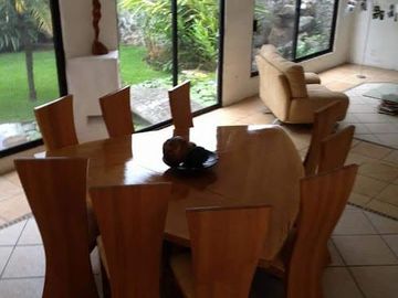 CASA EN VENTA CON AMPLIO TERRENO Y ALBERCA EN LAS FINCAS, JIUTEPEC