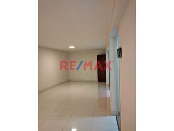 Espectacular Departamento En Piso 1 Frente A Parque/ Urb San Amadeo - Smp