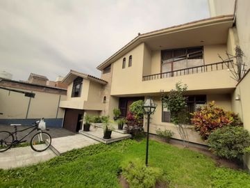 Hermosa y amplia Casa y/o amplio Terreno muy cerca al Pentagonito, rodeado de áreas verdes.