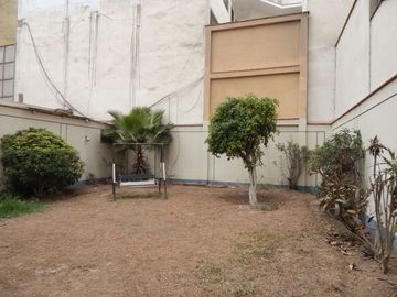Hermosa y amplia Casa y/o amplio Terreno muy cerca al Pentagonito, rodeado de áreas verdes.