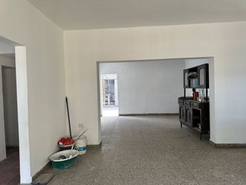 AMPLIA CASA EN VENTA – AV. CIRCUNVALACION-SANTA ROSA PIURA
