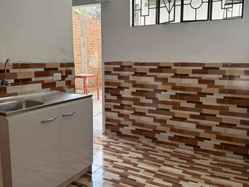 AMPLIA CASA EN VENTA – AV. CIRCUNVALACION-SANTA ROSA PIURA