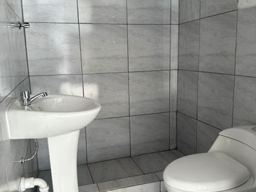 AMPLIA CASA EN VENTA – AV. CIRCUNVALACION-SANTA ROSA PIURA