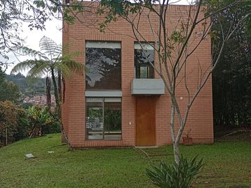 CASA CAMPESTRE PARA LA VENTA EN EL RETIRO ANTIOQUIA