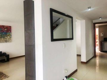 HERMOSA CASA RE MODELADA DENTRO DE CONJUNTO EN SANTA LUCÍA CUMBAYÁ