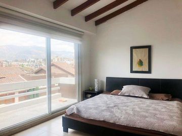 HERMOSA CASA RE MODELADA DENTRO DE CONJUNTO EN SANTA LUCÍA CUMBAYÁ