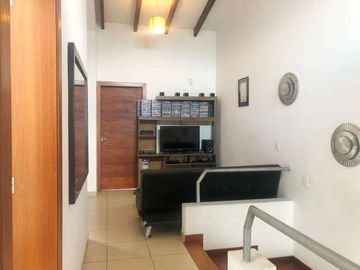 HERMOSA CASA RE MODELADA DENTRO DE CONJUNTO EN SANTA LUCÍA CUMBAYÁ