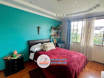 Amplia Casa con Área Verde en Venta, Sector Ricaurte C996