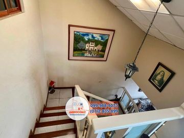 Amplia Casa con Área Verde en Venta, Sector Ricaurte C996