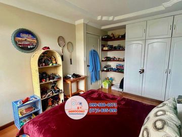 Amplia Casa con Área Verde en Venta, Sector Ricaurte C996