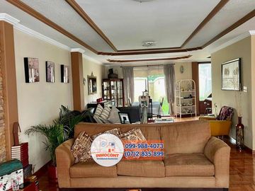 Amplia Casa con Área Verde en Venta, Sector Ricaurte C996