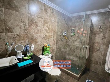 Amplia Casa con Área Verde en Venta, Sector Ricaurte C996