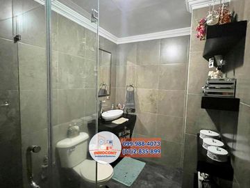 Amplia Casa con Área Verde en Venta, Sector Ricaurte C996