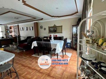 Amplia Casa con Área Verde en Venta, Sector Ricaurte C996