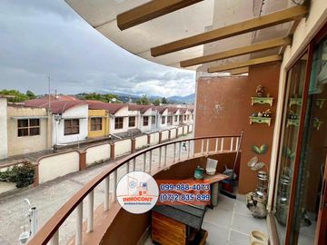 Amplia Casa con Área Verde en Venta, Sector Ricaurte C996