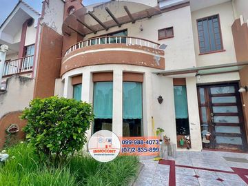 Amplia Casa con Área Verde en Venta, Sector Ricaurte C996