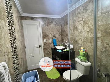 Amplia Casa con Área Verde en Venta, Sector Ricaurte C996