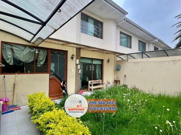 Amplia Casa con Área Verde en Venta, Sector Ricaurte C996