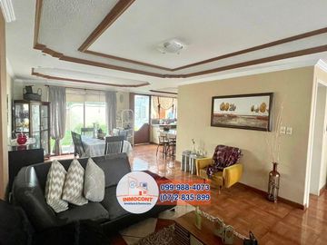 Amplia Casa con Área Verde en Venta, Sector Ricaurte C996