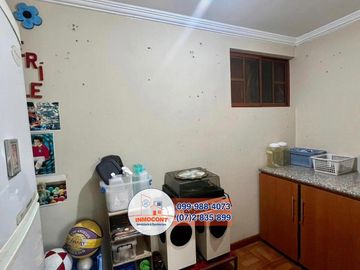 Amplia Casa con Área Verde en Venta, Sector Ricaurte C996