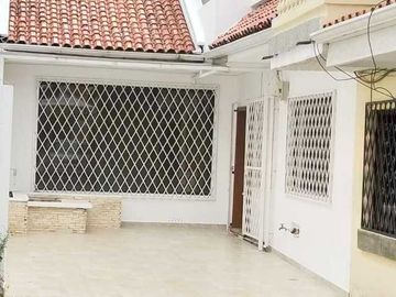 Bonita villa en venta sector Coliseo Mayor $179.000dlrs.