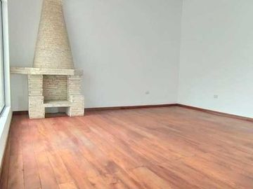 Bonita villa en venta sector Coliseo Mayor $179.000dlrs.