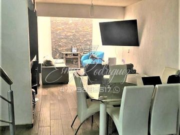 CASA EN VENTA EN VILLA MAGNA, ZONA NORTE, EQUIPADA, 3 RECÁMARAS.