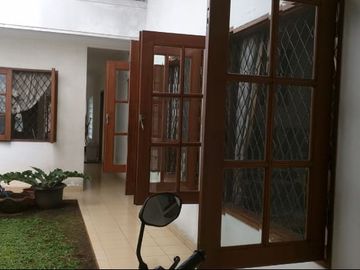 DI JUAL RUMAH DI JL. LEBAK BULUS JAKARTA SELATAN