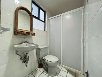 HABITACION CON BAÑO DENTRO DE LA RECAMARA EN RENTA 3,600 mensuales, incluye servicios e inetrnet