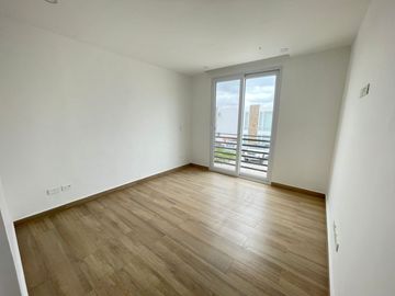 Venta en Manta: Casa Nueva de 3 Dormitorios con Acabados de Lujo en Sector Sur