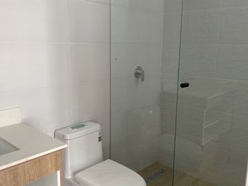 Venta en Manta: Casa Nueva de 3 Dormitorios con Acabados de Lujo en Sector Sur