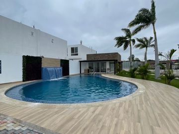 Venta en Manta: Casa Nueva de 3 Dormitorios con Acabados de Lujo en Sector Sur